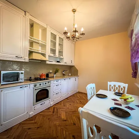 Urban Garden Hideaway Apartment *